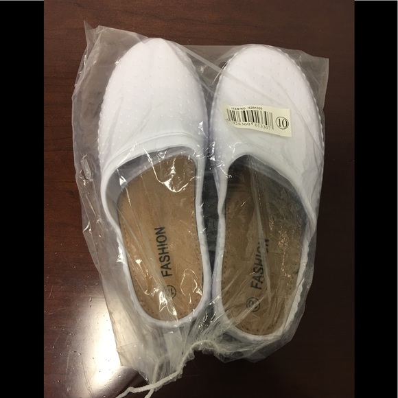NWT Light Weight Clogs. Size 10 (40). New in Bag. - Picture 4 of 4